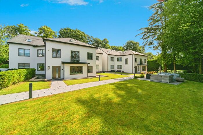 3 Bedroom Town House To Rent In Forty Pits, Allerton Road, L18