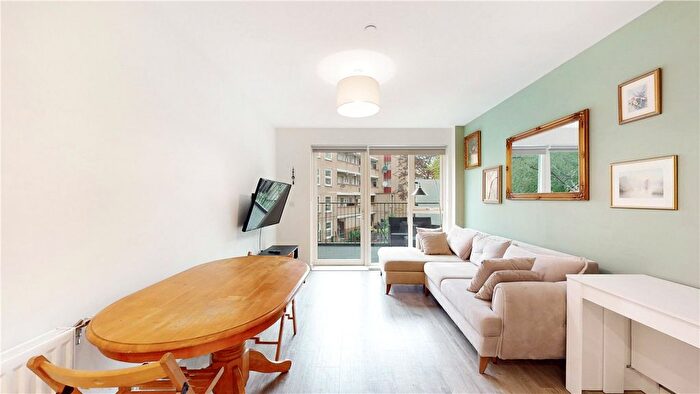 2 Bedroom Flat To Rent In Louis Close, London, N7