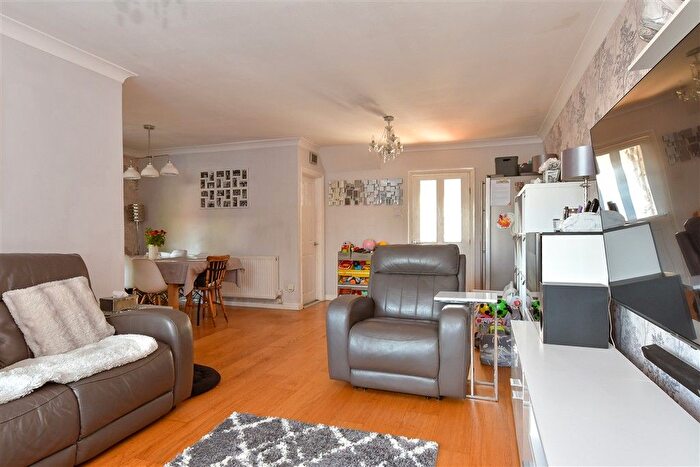 4 Bedroom Semi-Detached House For Sale In Rugby Close, Walderslade, Chatham, Kent, ME5