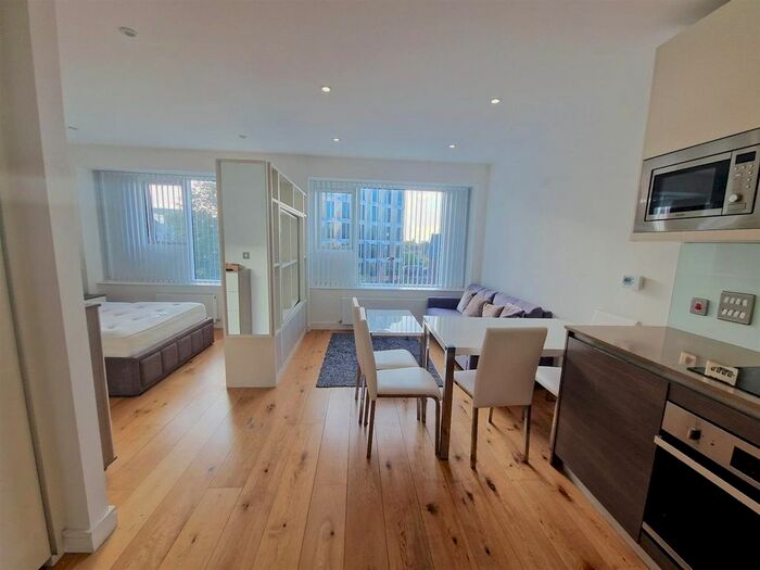 1 Bedroom Flat To Rent In Lampton Road, Hounslow, TW3