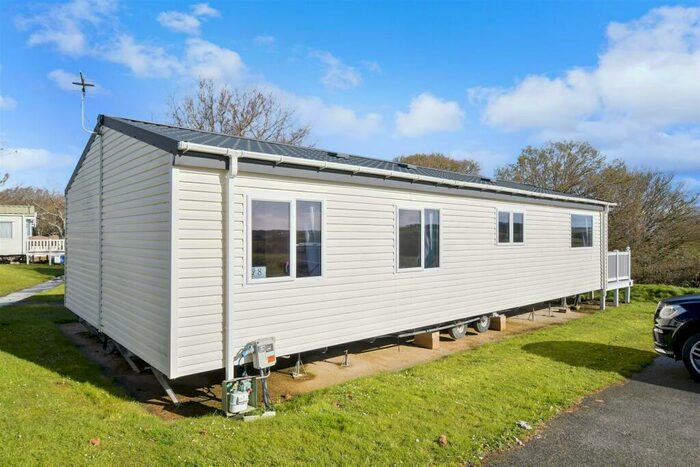 3 Bedroom Park Home For Sale In Thorness Lane, Cowes, Isle Of Wight, PO31