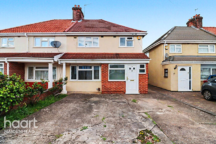 3 Bedroom Semi Detached House For Sale In Gloucester Avenue, Slough, SL1