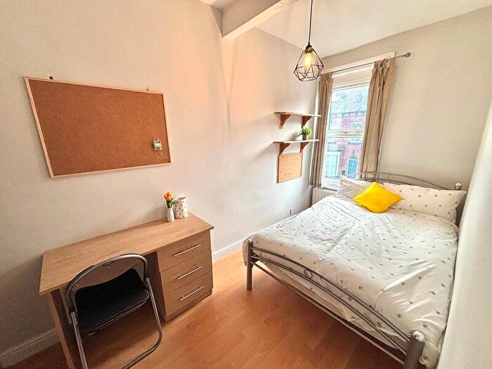 5 Bedroom Terraced House To Rent In Ashville Terrace, Hyde Park, Leeds, LS6
