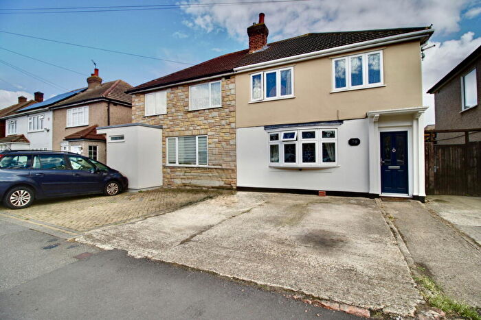 3 Bedroom End Of Terrace House For Sale In Waverley Crescent,  Romford, RM3