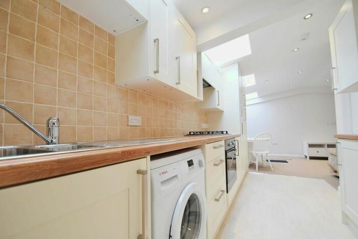2 Bedroom Flat To Rent In Long Lane, Hillingdon UB10