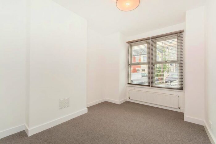 2 Bedroom Flat To Rent In Durban Road, West Norwood, SE27