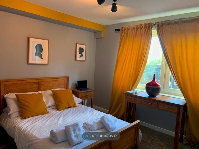 2 Bedroom Flat To Rent In Hawkhill Close, Edinburgh, EH7