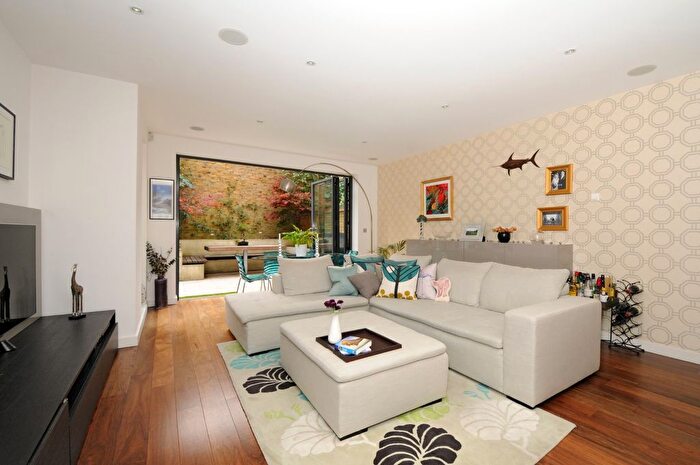 4 Bedroom Detached House To Rent In Hatherley Gardens, Crouch End, London, N8