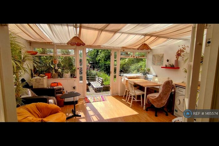 4 Bedroom Semi-Detached House To Rent In Bournbrook Road, Blackheath/Kidbrooke, SE3