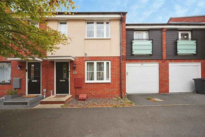 3 Bedroom Terraced House For Sale In Vauxhall Way, Dunstable, LU6