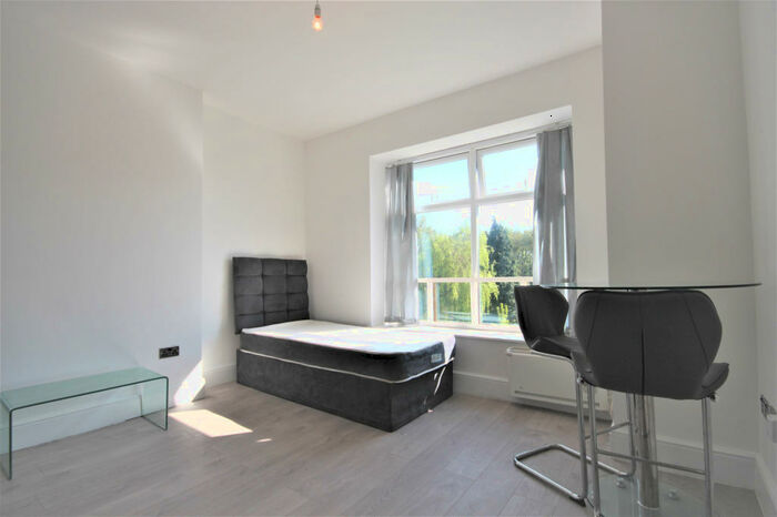 Flat To Rent In Urmston Lane, Manchester, M32