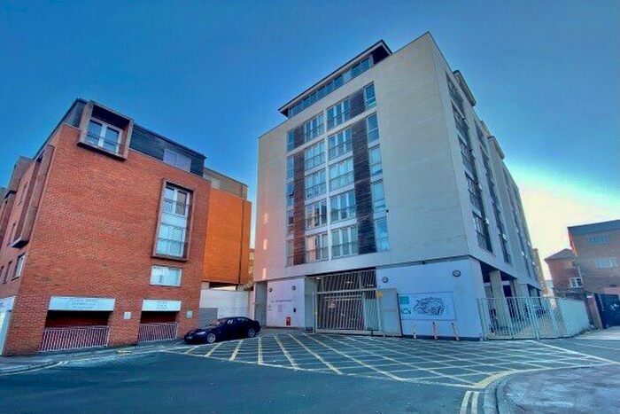 2 Bedroom Flat To Rent In Castle Lane, Bedford, MK40