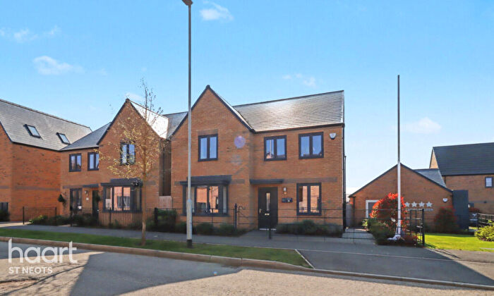 4 Bedroom Detached House For Sale In Nuffield Road, St Neots, PE19