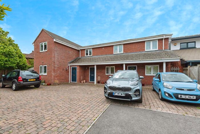 2 Bedroom Flat For Sale In Crescent Road, Gosport, Hampshire, PO12
