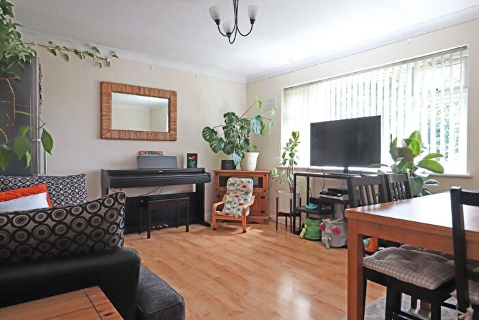 2 Bedroom Flat To Rent In Honeycrock Lane, Redhill, RH1