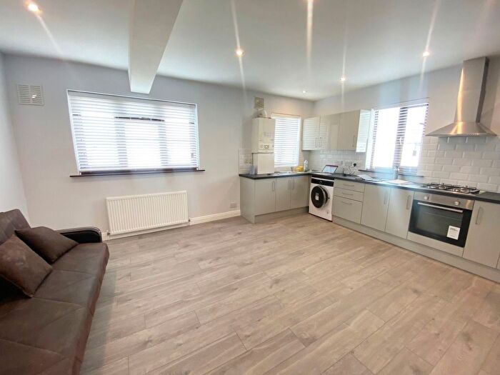 1 Bedroom Maisonette To Rent In D Framfield Road, Mitcham, Surrey, CR4