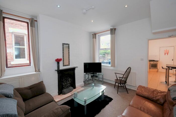 6 Bedroom Semi-Detached House To Rent In Southport Road, Ormskirk L39