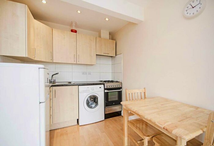 2 Bedroom Apartment To Rent In Finchley Road, London, NW11