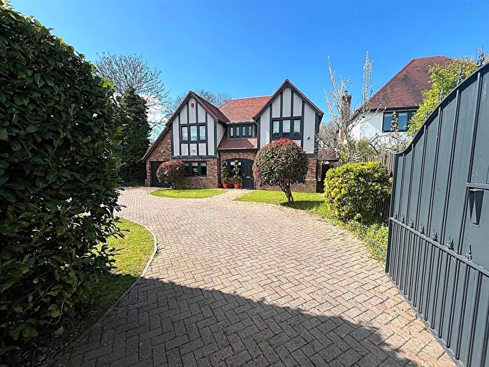 5 Bedroom Detached House For Sale In A Superbly Presented Fabulous Detached Home On Bell Barn Road, Stoke Bishop, BS9