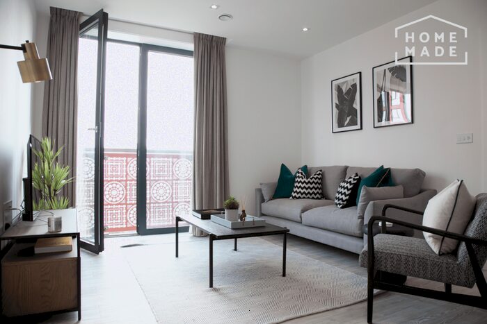 2 Bedroom Apartment To Rent In Oxbow, Salford, M5