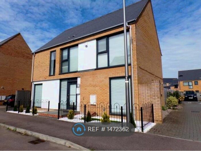 4 Bedroom Detached House To Rent In Loughborough Drive, Milton Keynes, MK10