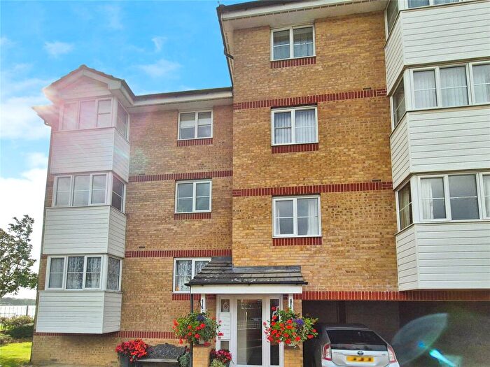 2 Bedroom Flat For Sale In Esplanade, Rochester, Kent, ME1
