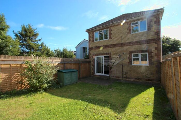 2 Bedroom Flat To Rent In High Street, Wootton Bridge, Ryde PO33