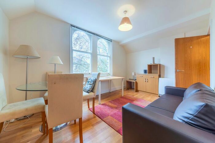 2 Bedroom Flat To Rent In Breakspears Road, Lewisham, London, SE4