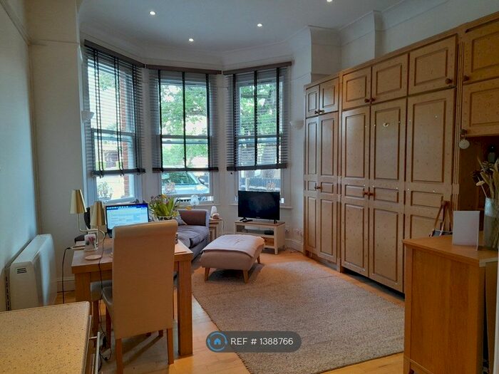 Studio To Rent In Balham High Road, Balham, SW17