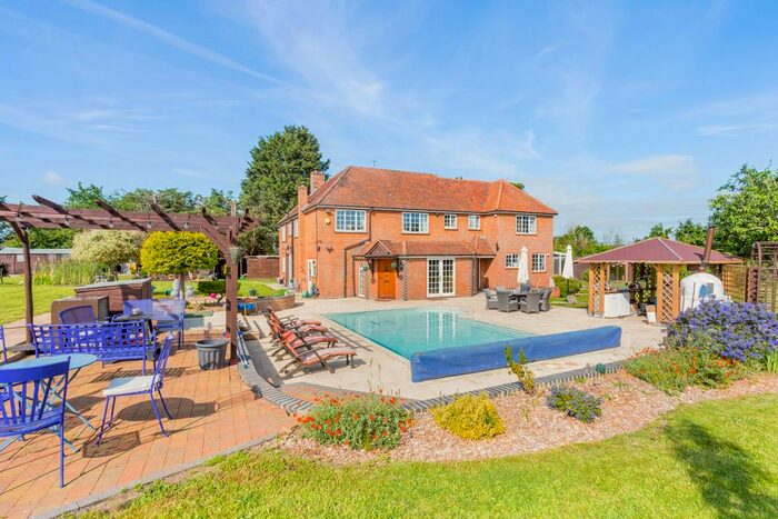 6 Bedroom Detached House For Sale In Sulhamstead Hill, Sulhamstead, Reading RG7