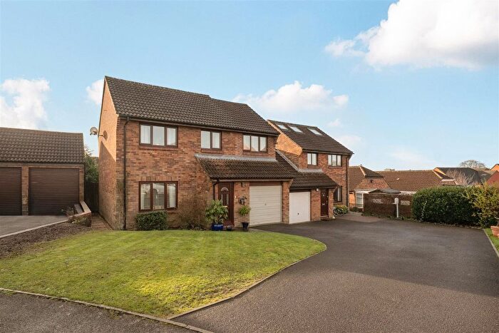 4 Bedroom Detached House For Sale In Elizabeth Drive, Devizes, SN10