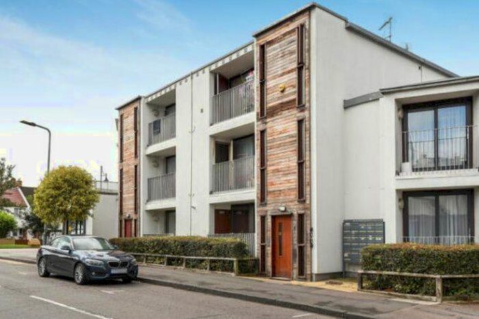 2 Bedroom Flat To Rent In Bloomsbury House, Woodford Green, IG8