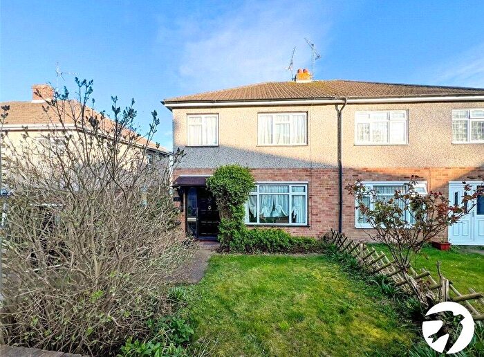 3 Bedroom Semi Detached House For Sale In Ingle Road, Chatham, Kent, ME4