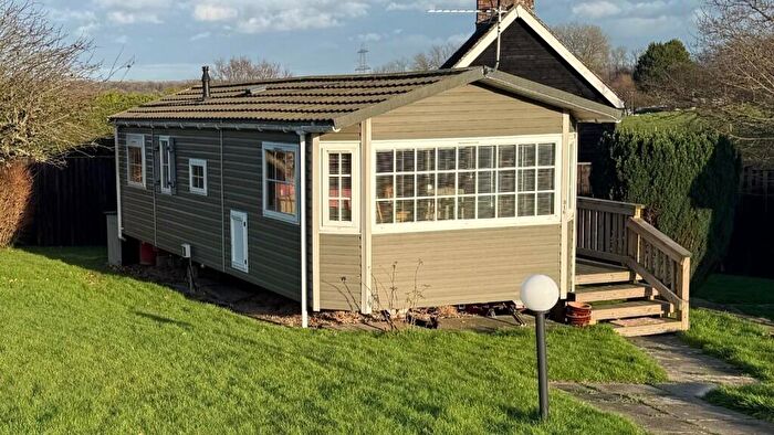 2 Bedroom Park Home To Rent In Victoria Road, BN27