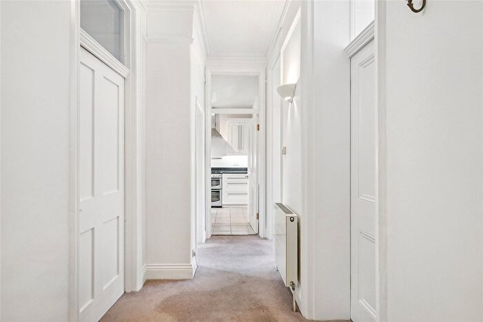 2 Bedroom Flat To Rent In Prince Of Wales Mansions, Prince Of Wales Drive, London, SW11