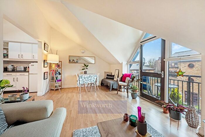 1 Bedroom Flat To Rent In The Stableyard, SW9