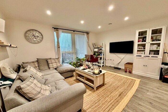 2 Bedroom Flat To Rent In Limehouse Wharf, Rochester, ME1