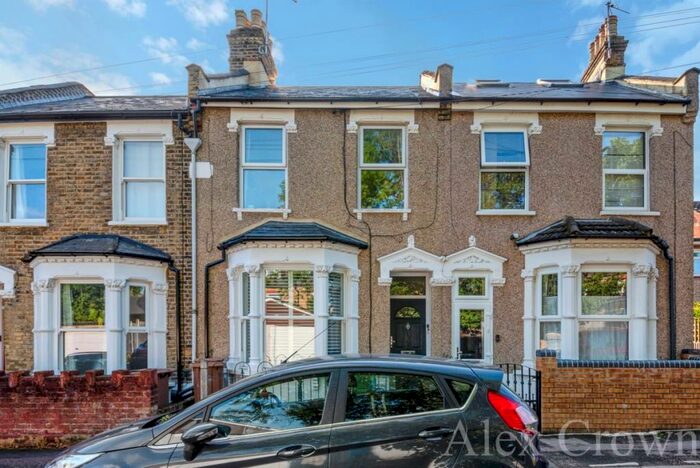 2 Bedroom Flat To Rent In Forest Road, Leytonstone, E11