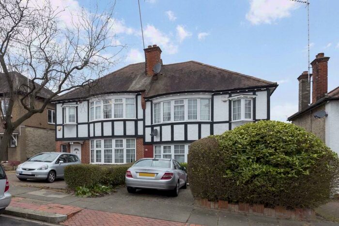 3 Bedroom Semi-Detached House To Rent In Courthouse Road, London, N12