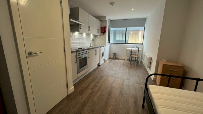 Flat To Rent In Kings Oak House, HA1