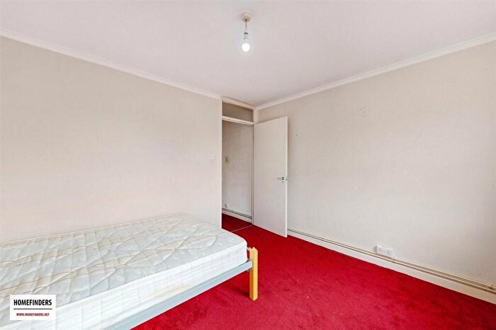 3 Bedroom Terraced House For Sale In Caldecott Way, Hackney, E5 - Photo 6