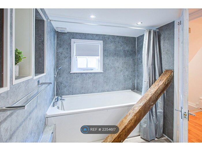 1 Bedroom Flat To Rent In High Street, Brentwood, CM14