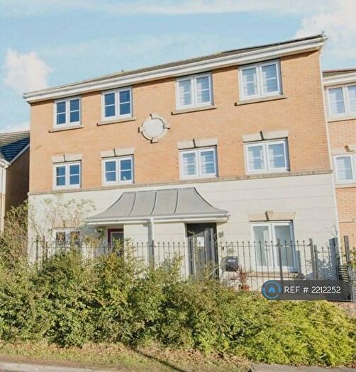 4 Bedroom Semi-Detached House To Rent In Ferndown Close, Beggarwood, Basingstoke, RG22