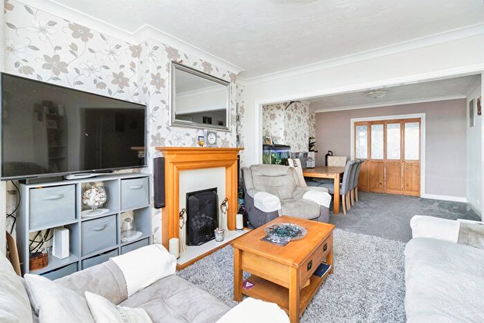 3 Bedroom Semi-Detached House For Sale In Hillside Road, Paignton, TQ3