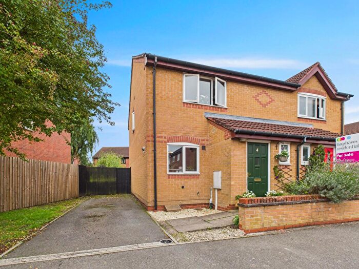 3 Bedroom Semi-Detached House For Sale In Heathermead Close, Oakwood, DE21