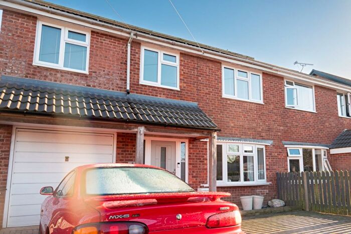 4 Bedroom Semi Detached House For Sale In Cedar Close, Uttoxeter, ST14