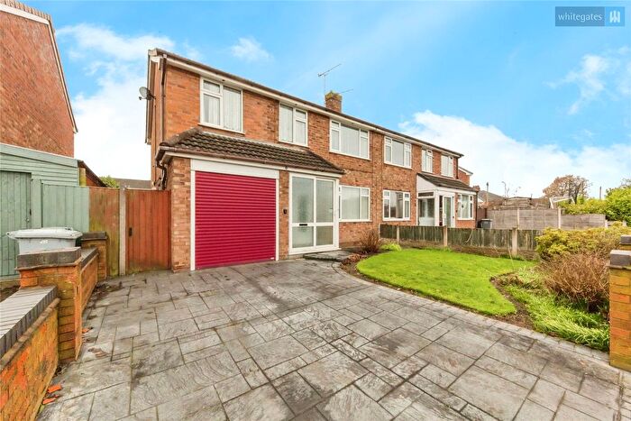 4 Bedroom Semi Detached House For Sale In Kings Drive, Wistaston, Crewe, Cheshire, CW2