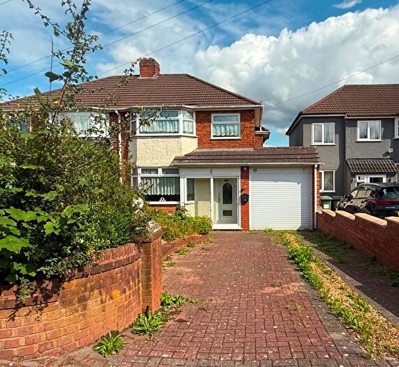 3 Bedroom Semi-Detached House For Sale In Whitehorse Road, Brownhills, WS8