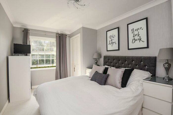 2 Bedroom Apartment To Rent In Montague Close, Wokingham, RG40