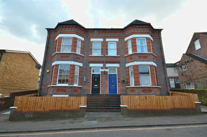 2 Bedroom Flat To Rent In Stockwood Crescent, Luton, LU1
